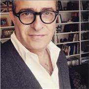 “Ciao! Sono Luca docente di Storia e Storia. Il mio metodo è intuitivo e coinvolgente, fatto di racconti, immagini e aneddoti